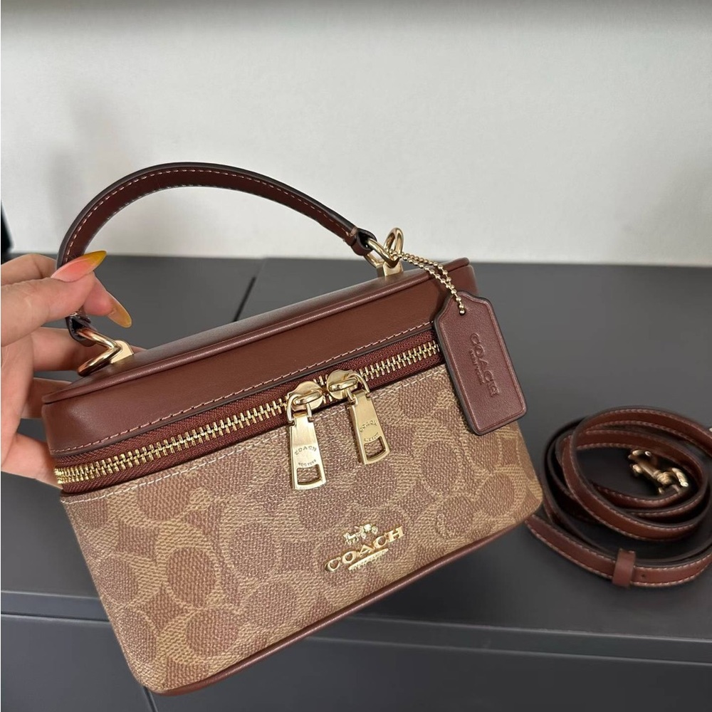 The All-New Co ach Box Bag - Picture 4 of 9